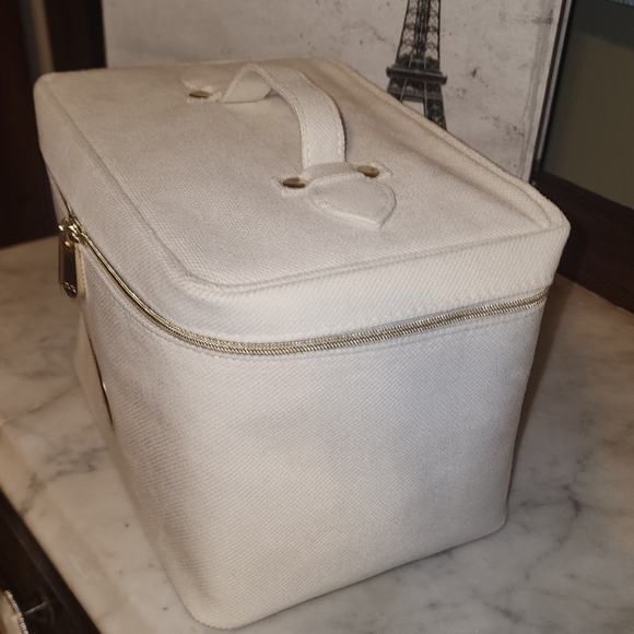 Dior Vanity in Ivory - super soft, great condition comes with Dior tissue paper - Picture 3 of 7